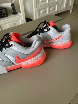 Zapatillas Nike Grises y Naranjas