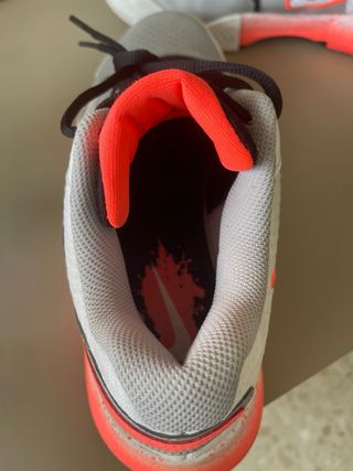 Zapatillas Nike Grises y Naranjas