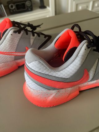 Zapatillas Nike Grises y Naranjas