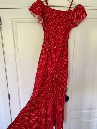 Vestido rojo con lunares blancos