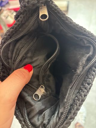 Bolso negro tejido con correa