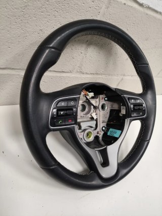Volante Kia Niro 1.6 híbrido de 2017.