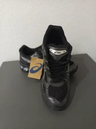 Deportivas Asics Negras