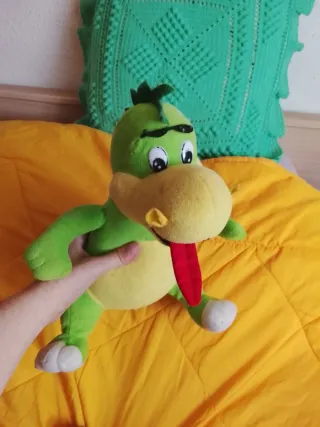 Peluche dinosaurio verde con lengua