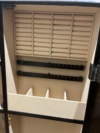 Mueble joyero con espejo