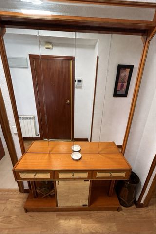 Mueble de entrada madera con espejo