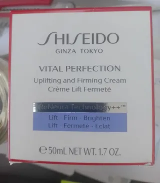 Shiseido Vital Perfection Crema Día SPF 30