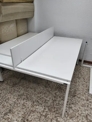 Mesa de oficina blanca