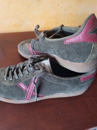 Zapatillas Munich Verdes y burdeos. Diseño exclusi