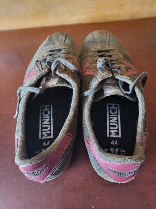 Zapatillas Munich Verdes y burdeos. Diseño exclusi