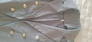 Chaqueta gris botones dorados Talla M