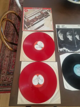The Beatles 2 Vinili Rossi + 1 Nero