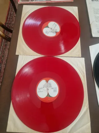 The Beatles 2 Vinili Rossi + 1 Nero