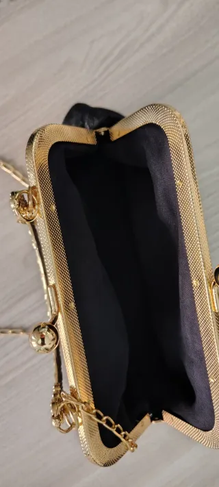 Pochette Borsa nera con dettagli oro