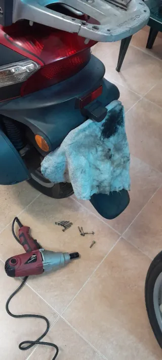 Lote Plásticos, Retrovisores y Asidero Moto