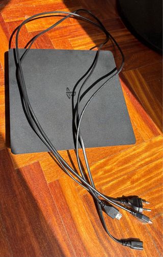 PS4 (PlayStation 4) + Tutti gli Accessori + 2 Giochi