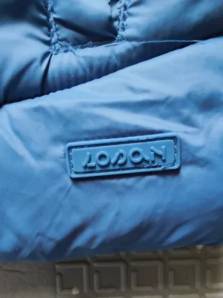 Chaqueta azul para bebé con capucha