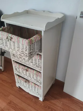 Mueble 4 cestas mimbre.