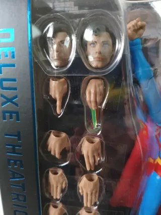 Figura DC Multiverse Superman Deluxe