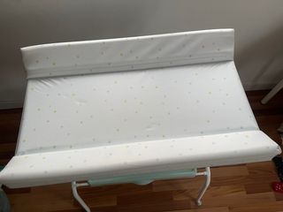 Cambiador y bañera para bebé