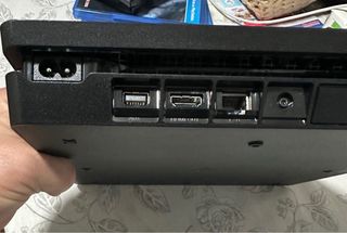 PS4 Slim 1TB Nero + 3 controller + 10 giochi