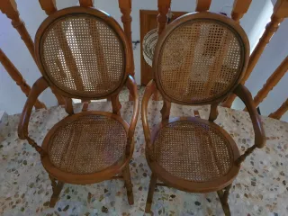 Mecedoras de madera y ratán