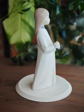 Figura de porcelana REX: Joven en camisa (defecto)