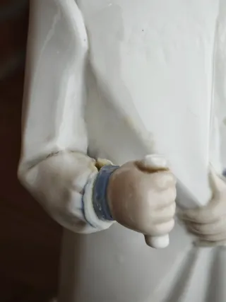 Figura de porcelana REX: Joven en camisa (defecto)