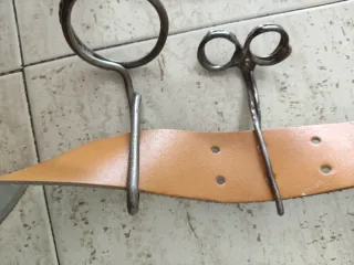 Cinturón y martillo encofrador