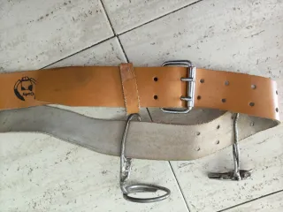 Cinturón y martillo encofrador