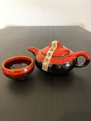 Juego de té de cerámica rojo y marrón