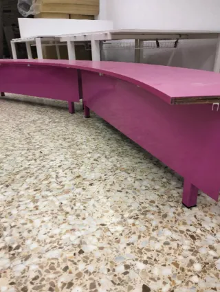 Banco curvo morado