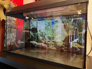 Acuario con mueble negro