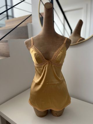 Camisola de seda color oro