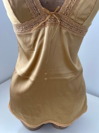 Camisola de seda color oro