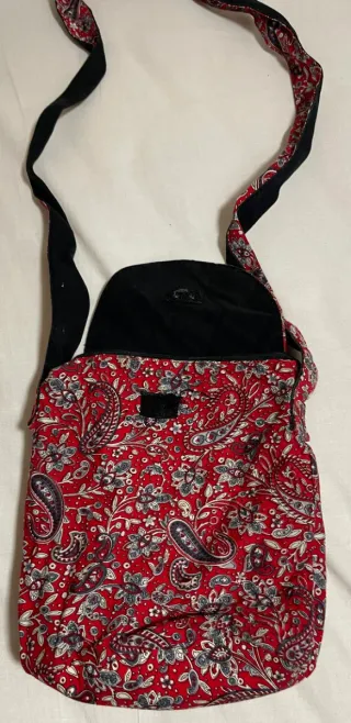 Due borse nere con stampa e ricamo dorato