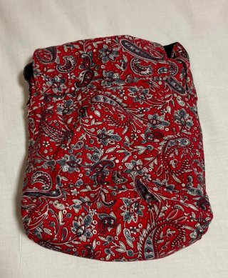 Due borse nere con stampa e ricamo dorato