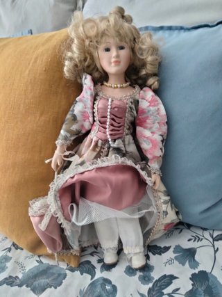 Muñeca de porcelana antigua