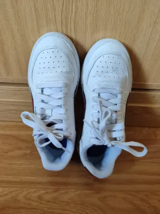 Deportivas Puma Blancas y granate Talla 36