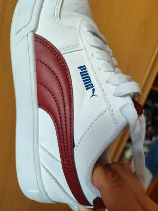 Deportivas Puma Blancas y granate Talla 36
