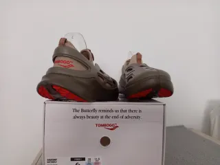Saucony X Tombogo Zuecos Marrones y Rojos
