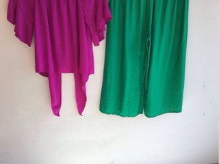 Conjunto Blusa Magenta y Pantalón Verde