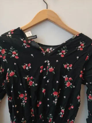 Vestito a fiori nero e rosso