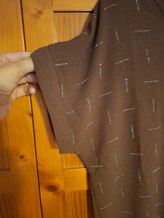 Blusa marrón con nudo delantero