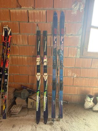 Sci Rossignol e Atomic con bastoncini