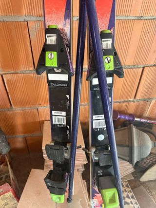 Sci Rossignol e Atomic con bastoncini