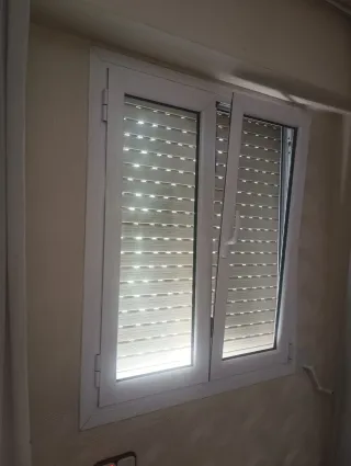 Ventana de aluminio cómo nueva