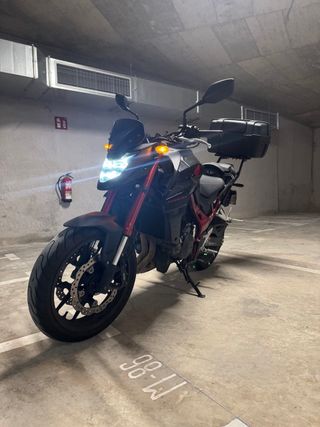 Honda Hornet 750 2023 A2 Negra/Roja