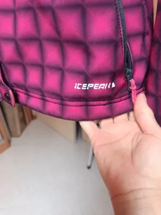 Chaqueta deportiva rosa y gris