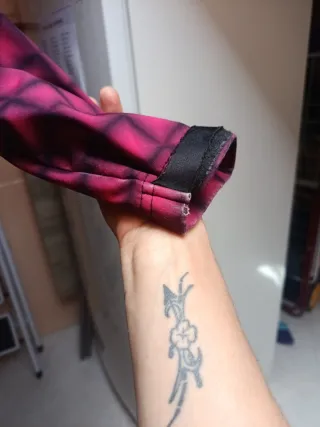 Chaqueta deportiva rosa y gris